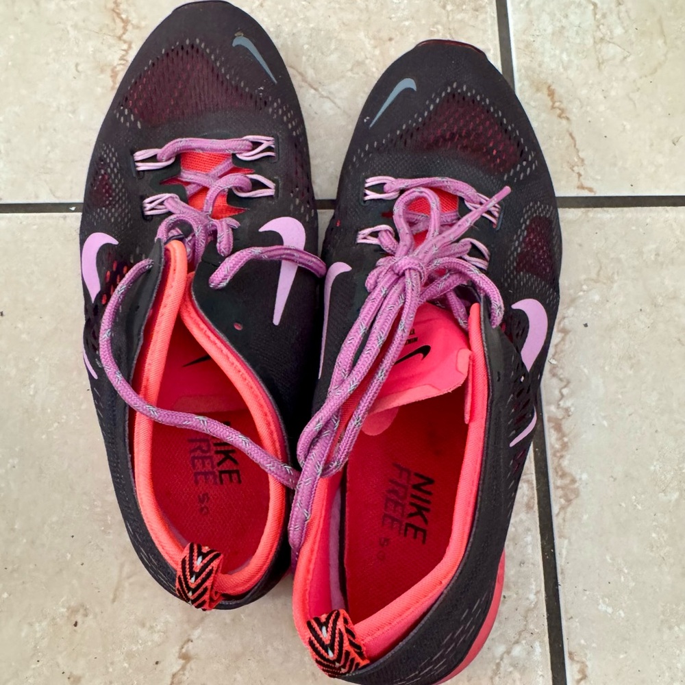 Nike Women's Black and Pink Running Shoes